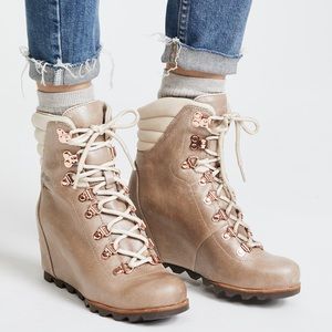 Sorel Conquest Wedge Holiday Rose Gold